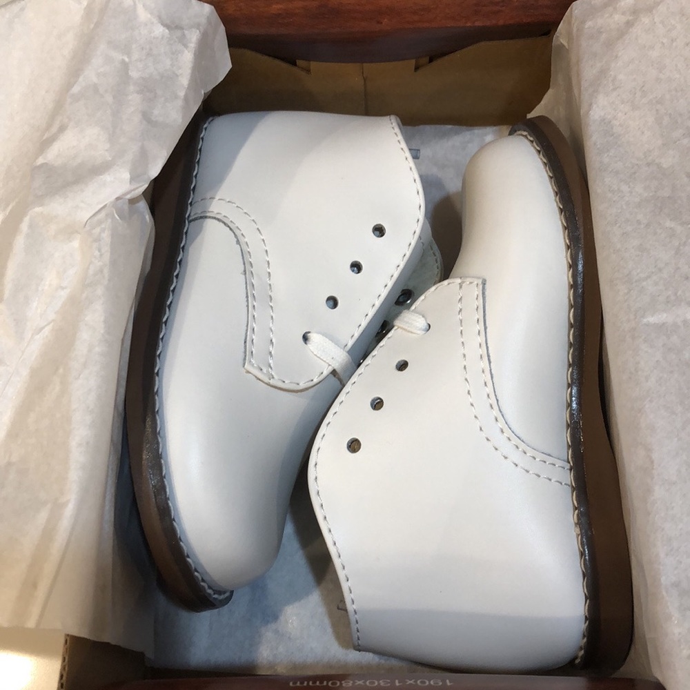 Footmates white Todd lace up dress shoes